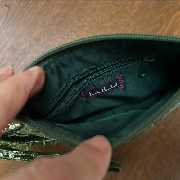 Emerald green Lulu’s Wristlet. Snakeprint faux leather. Silver accent 1/2 circle - Picture 4 of 4